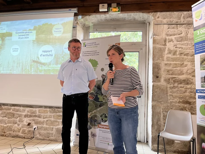 Muriel Lorio-Bardi, présidente du Conservatoire d'espaces naturels de Franche-Comté, et David Guyot, maire de Larnaud